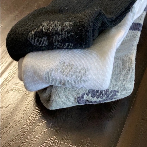 SOLD! Nike SB Crew/Mid Calf 3 Pack Mulitcolor Sock - Picture 2 of 5